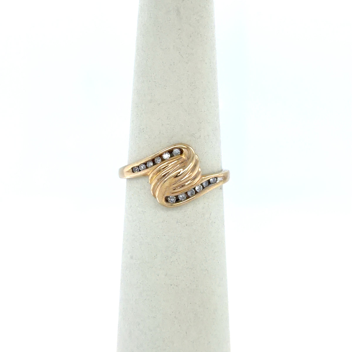 0.08 CTW Diamond Swirl Cluster Ring in 10K Yellow Gold