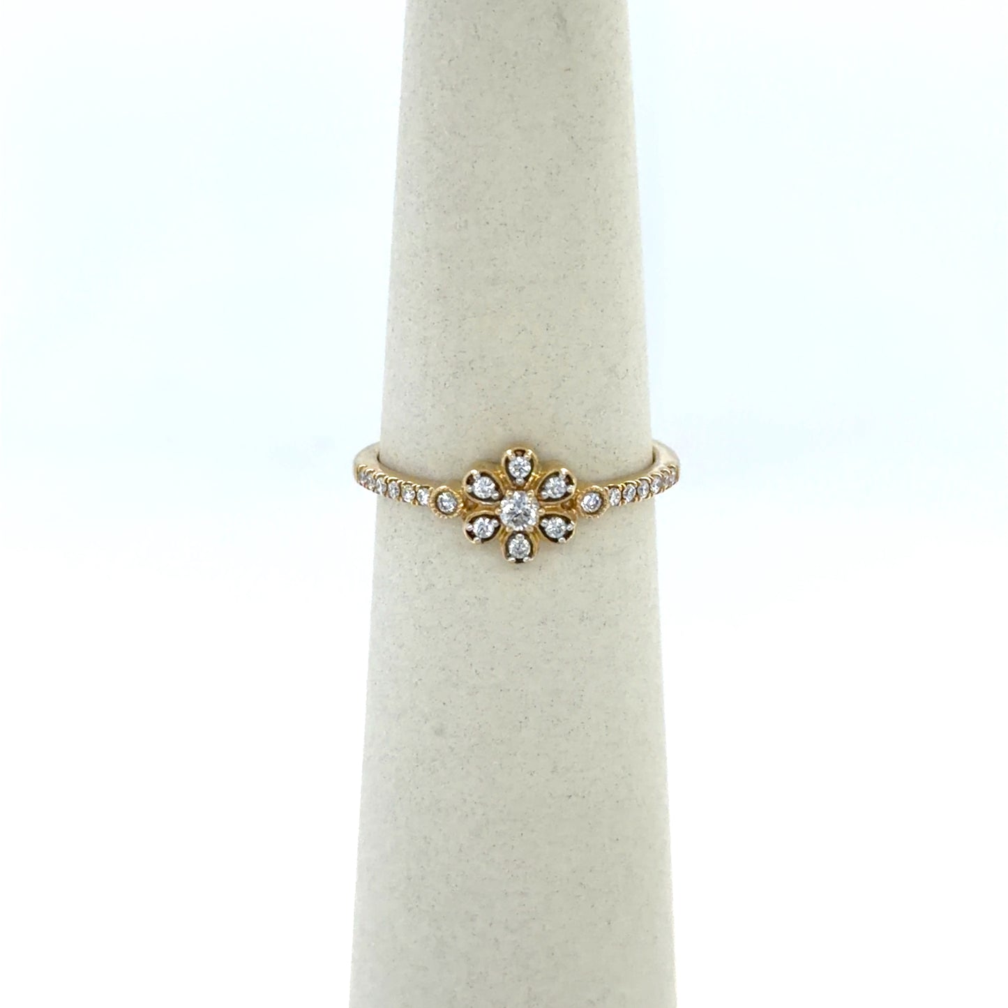 0.2 CTW Floral Diamond Cluster Ring in 10K Yellow Gold