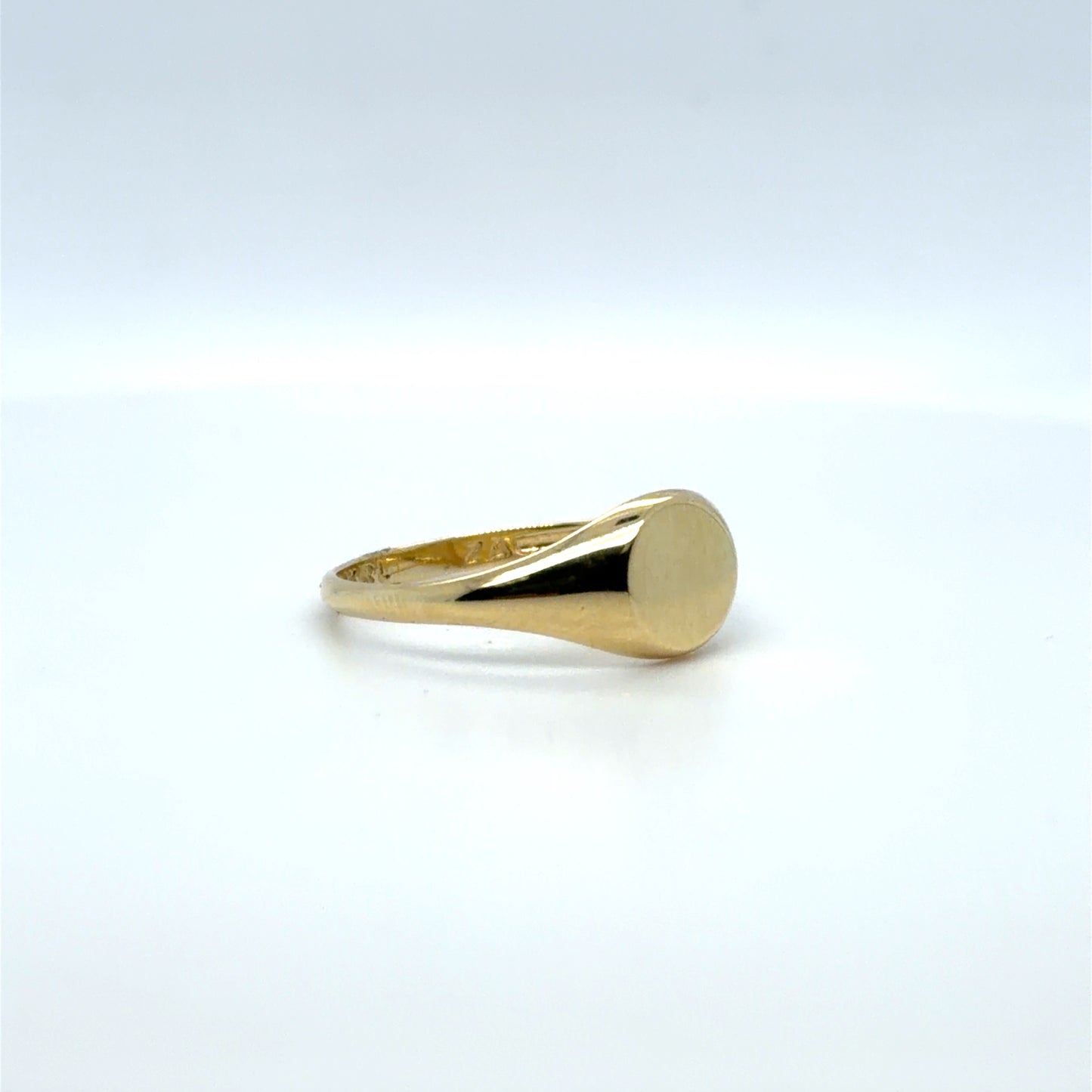 Small Signet in 14K Yellow Gold