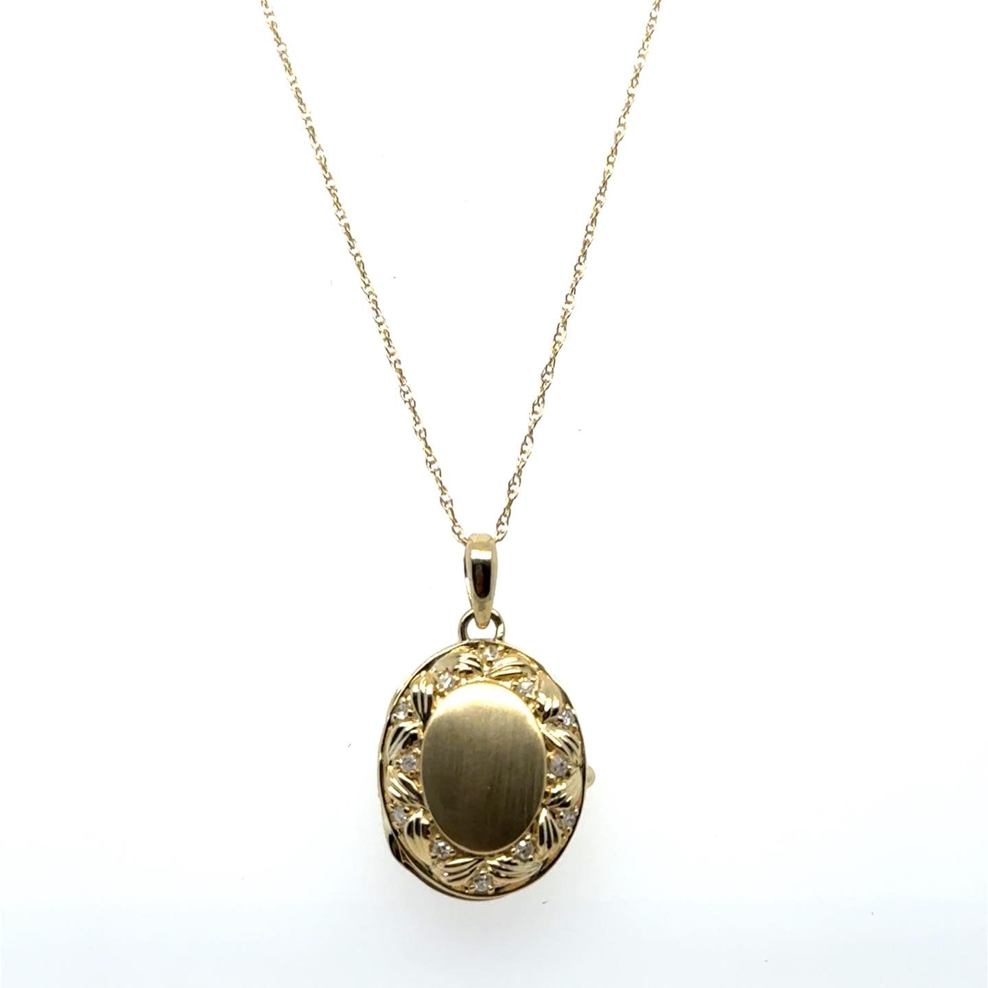 .05ctw Diamond 10kt Yellow Gold Locket with Chain