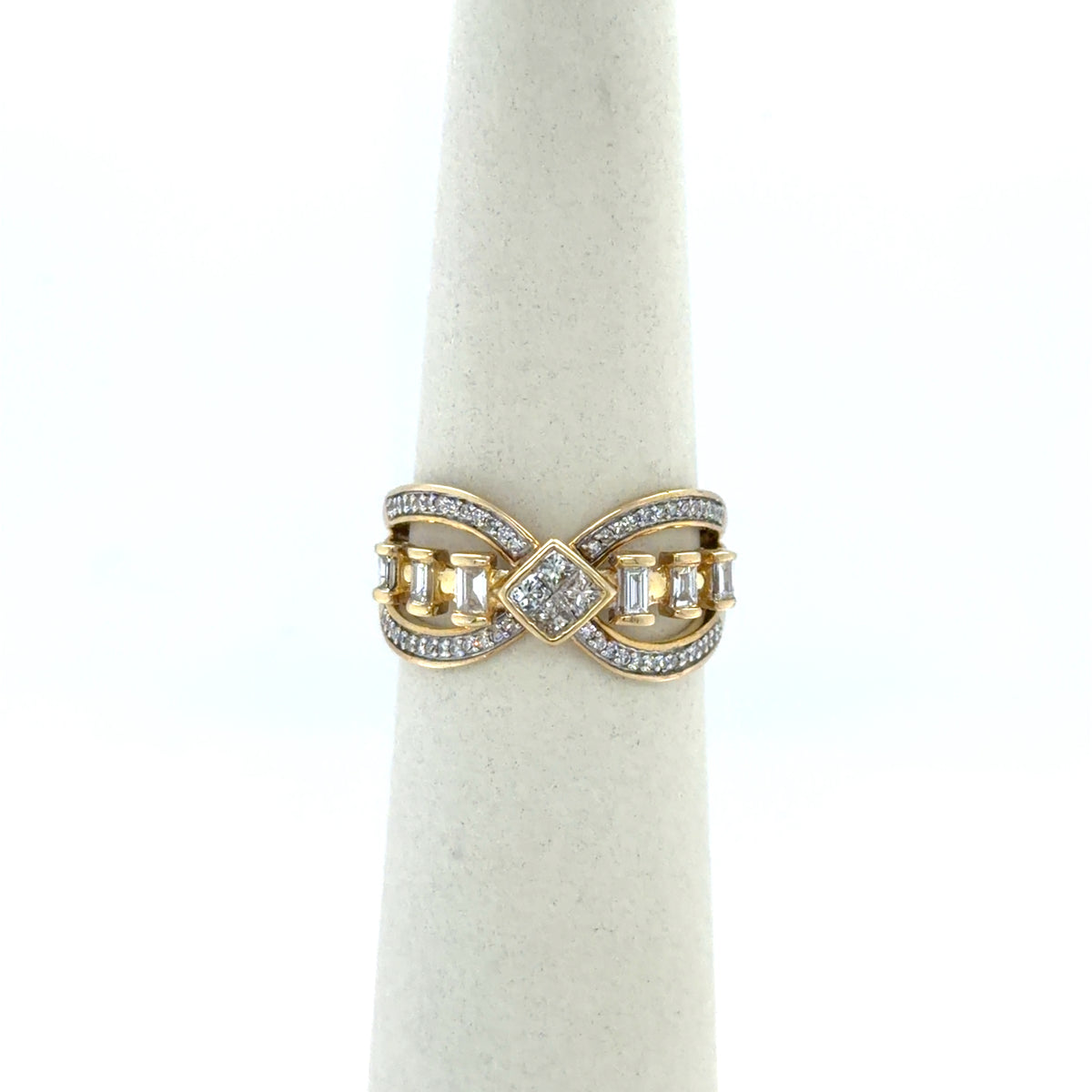 0.25 CTW Diamond Bypass Cluster Ring in 10K Yellow Gold