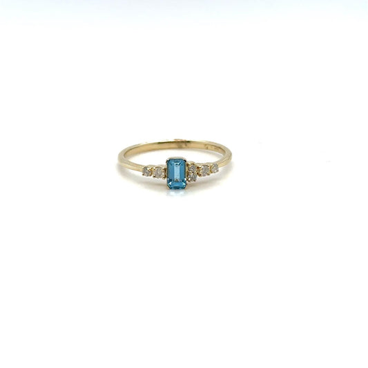 .11ctw Diamond and Blue Topaz 10kt Yellow Gold Ring.