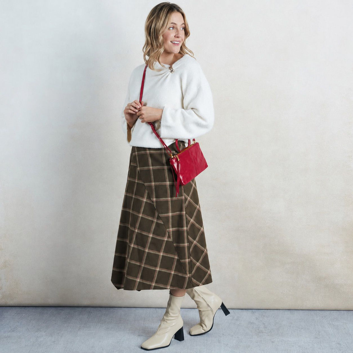 Hobo Sable Crossbody - True Red