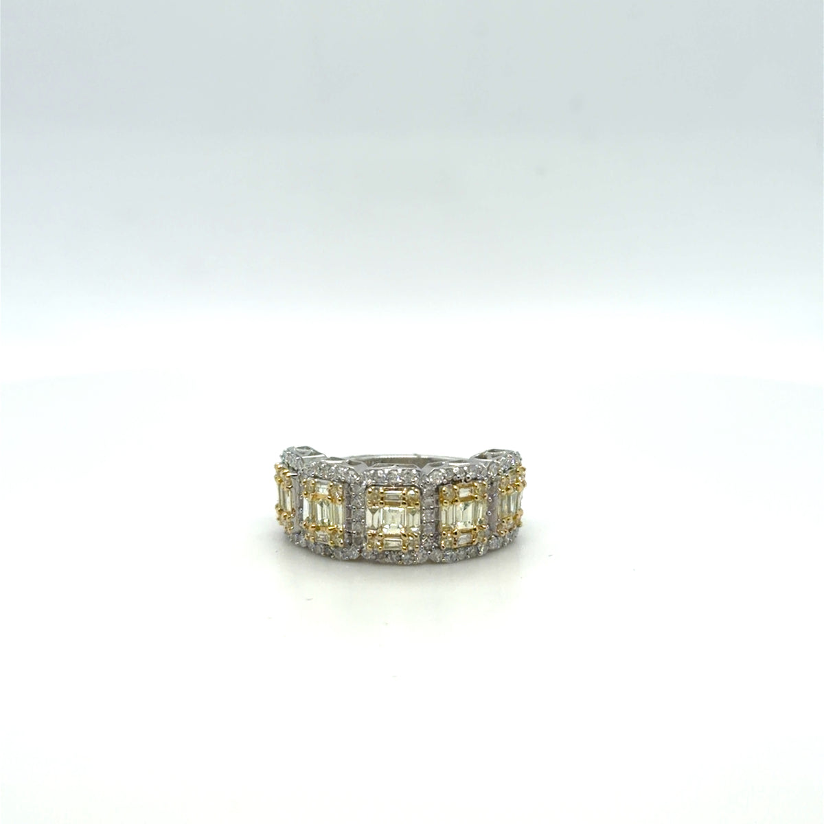 1.00 CTW Diamond Various Cuts featuring Halos in 14kt Two Tone Gold Ring