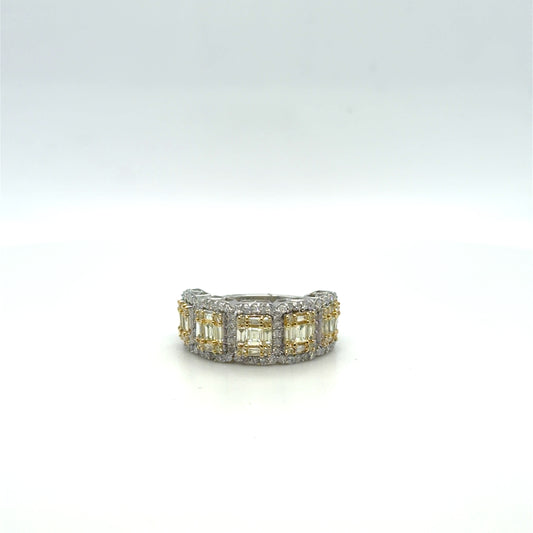 1.00 CTW Diamond Various Cuts featuring Halos in 14kt Two Tone Gold Ring